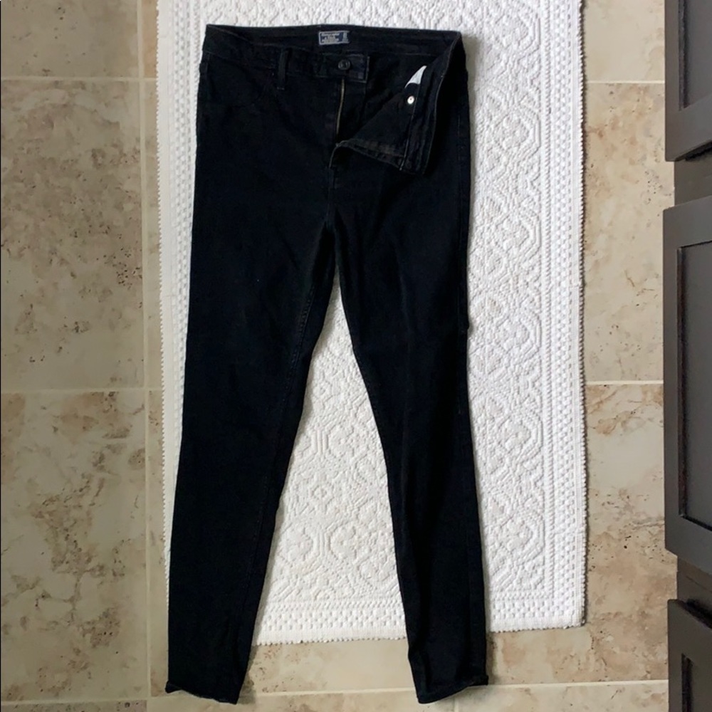 Black high rise jeggings ! Lightly worn